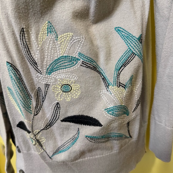 Ann Taylor cardigan - Picture 3 of 4